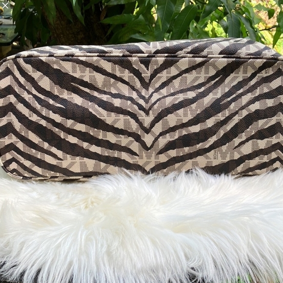 Rare Michael Kors Zebra Print Tote - Picture 2 of 9